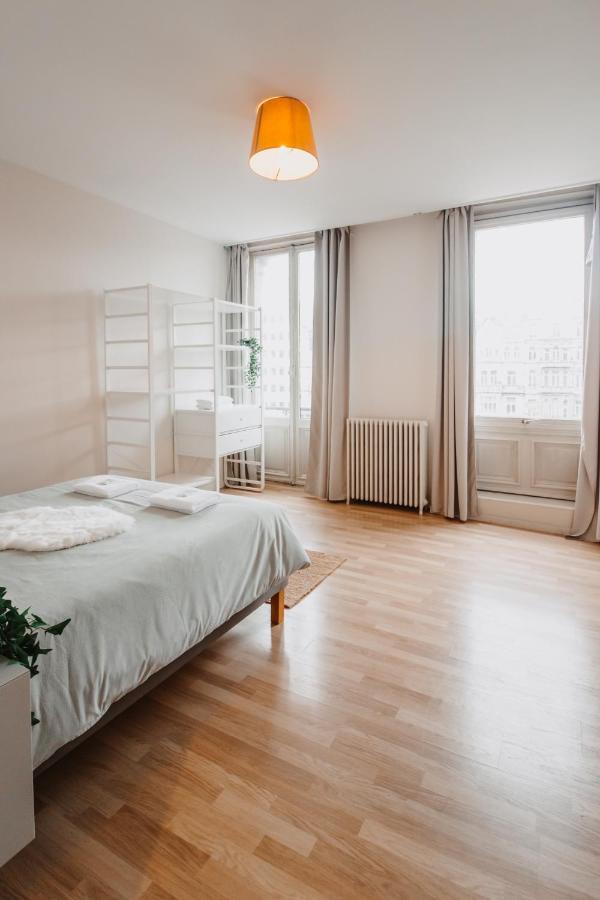 Central And Cozy In Brussel Bagian luar foto